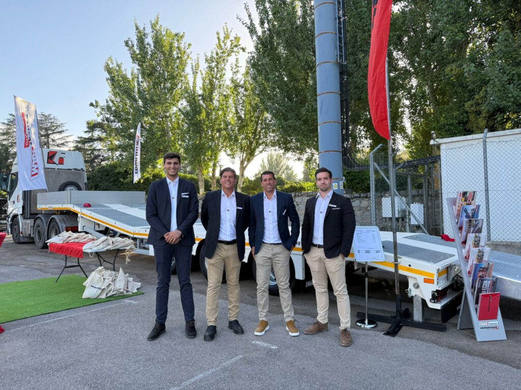 Faymonville Ibérica, patrocinador Platinum de los Premios Movicarga, celebra la excelencia en el sector de grúas y elevación con soluciones de transporte a medida.