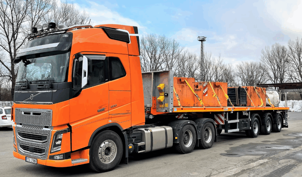 Descubra el semirremolque para grúas MAX410 de MAX Trailer. Con menor tara, mayor carga útil y una maniobrabilidad excepcional, es la solución robusta para el transporte de contrapesos y componentes de grúa que lo hacen imprescindible para tu flota.