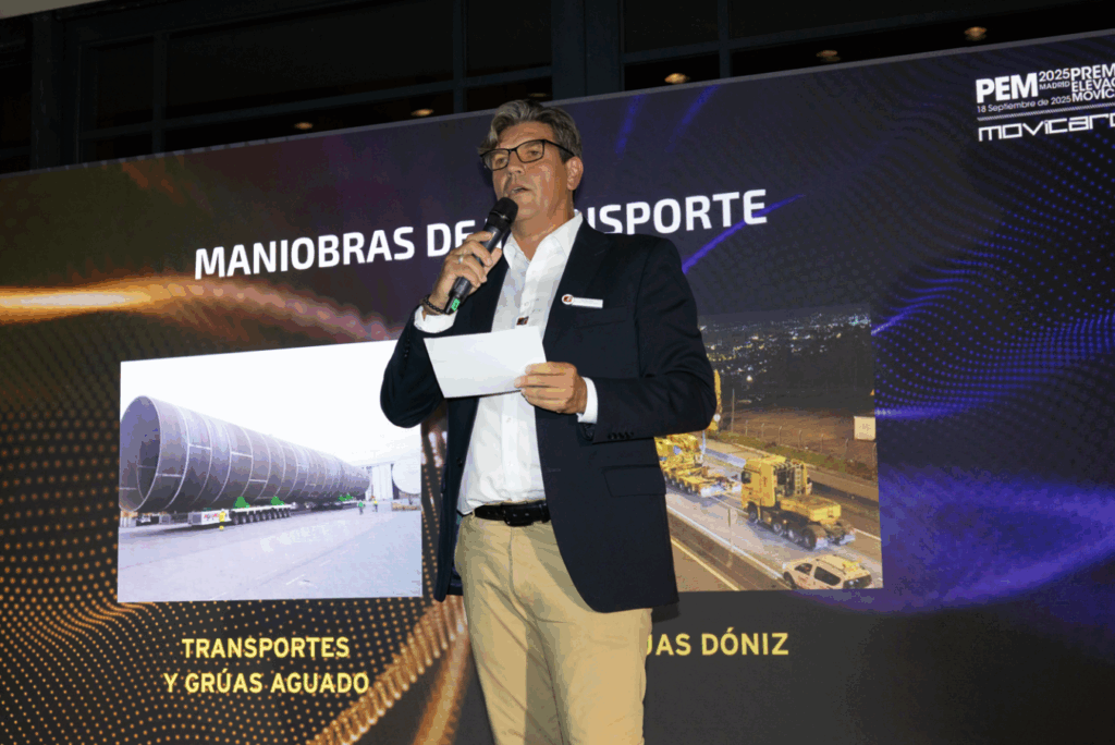 Faymonville Ibérica, patrocinador Platinum de los Premios Movicarga, celebra la excelencia en el sector de grúas y elevación con soluciones de transporte a medida.