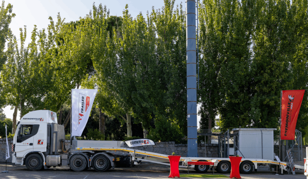 Faymonville Ibérica, patrocinador Platinum de los Premios Movicarga, celebra la excelencia en el sector de grúas y elevación con soluciones de transporte a medida.