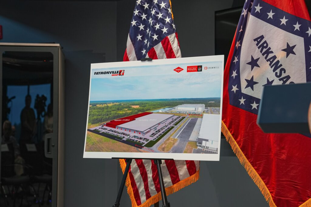 El Grupo Faymonville anuncia su nueva fábrica en Estados Unidos. Descubra cómo esta expansión estratégica mejorará los plazos de entrega y la innovación para los clientes del transporte especial en España y Portugal.