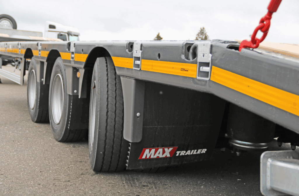 Descubra en esta completa guía de ejes para semirremolque las diferencias clave entre sistemas autodireccionales, direccionales y pendulares. Faymonville Ibérica le ayuda a elegir la mejor opción para su transporte especial.