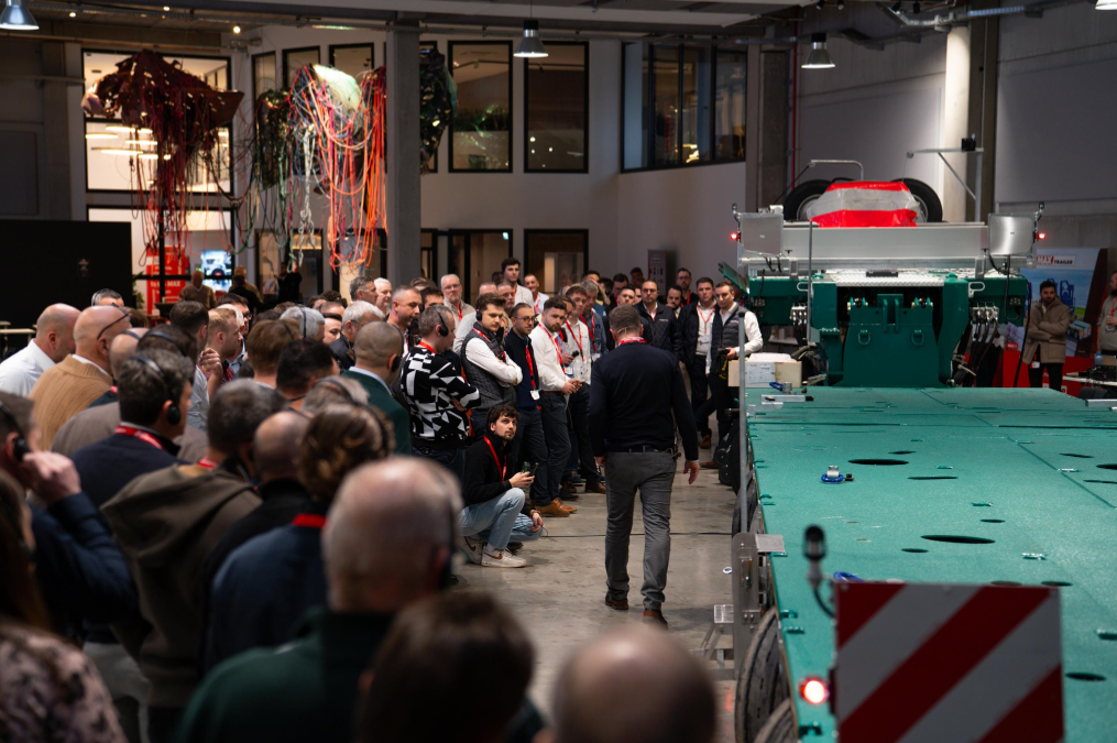 Descubra el nuevo MAX810 semirremolque de plataforma baja: la solución de MAX Trailer con ejes pendulares, 800 mm de altura y diseño modular para maximizar su carga útil. ¡Eficiencia y tecnología premium en Faymonville Ibérica!