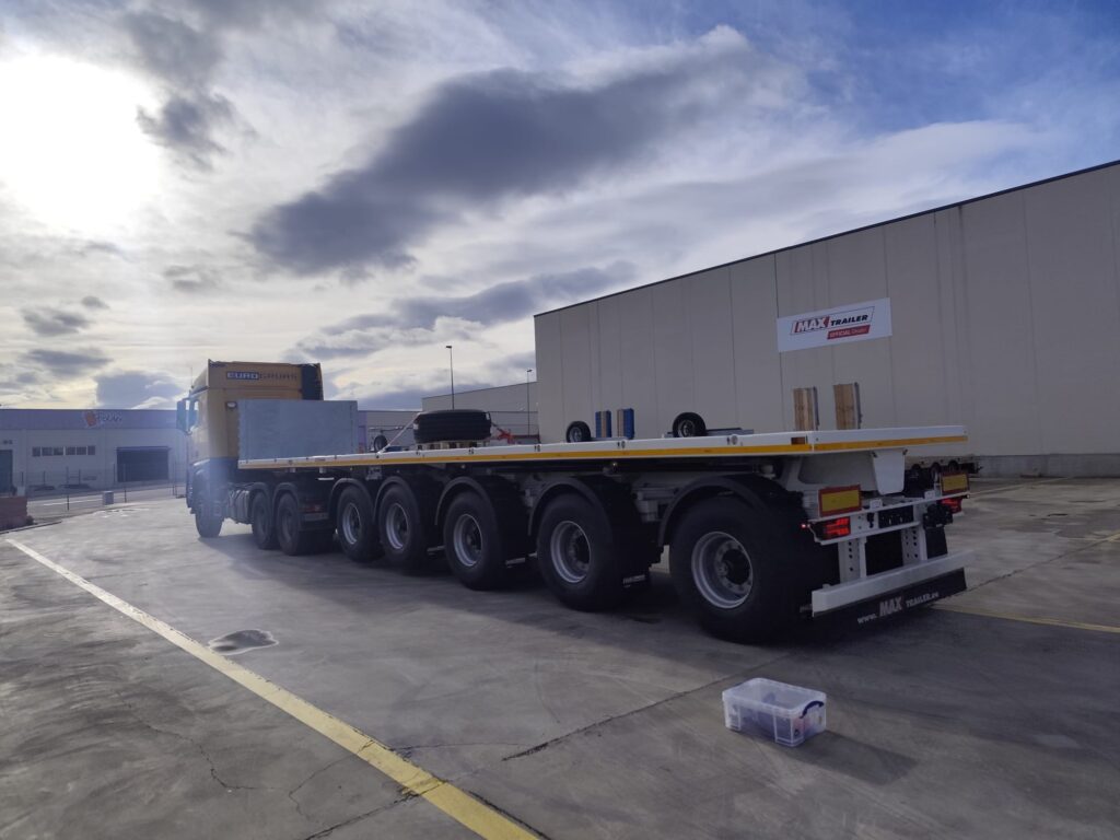 Descubra por qué el MAX410 de MAX Trailer es el líder en calidad-precio para el transporte de contrapesos. Ingeniería robusta, protección MAXProtect+ y máxima rentabilidad para su flota de transporte especial.