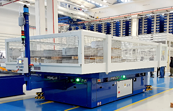 Descubre las soluciones de transporte de carga pesada Morello para intralogística industrial. Vehículos eléctricos a medida y tecnología AGV para mover de 10 a 400 toneladas en planta de forma limpia, eficiente y segura.